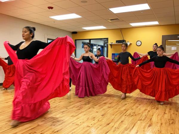 2022 Class: Bilingual Mexican Folk Dance (beginner)