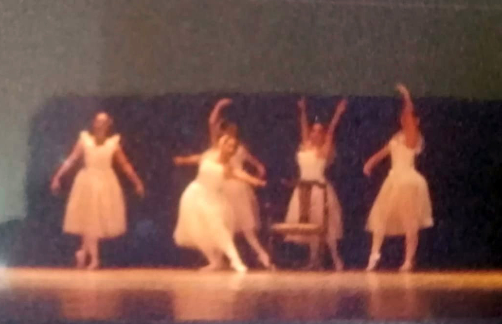 Dirce Flores dancing ballet